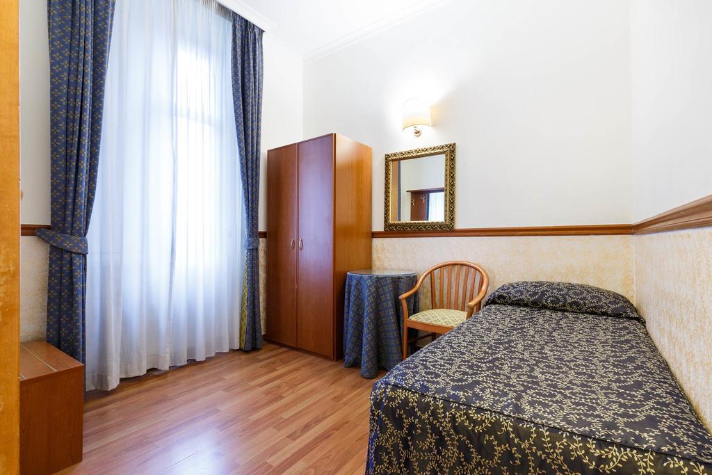 Hotel Paris Rome Bagian luar foto