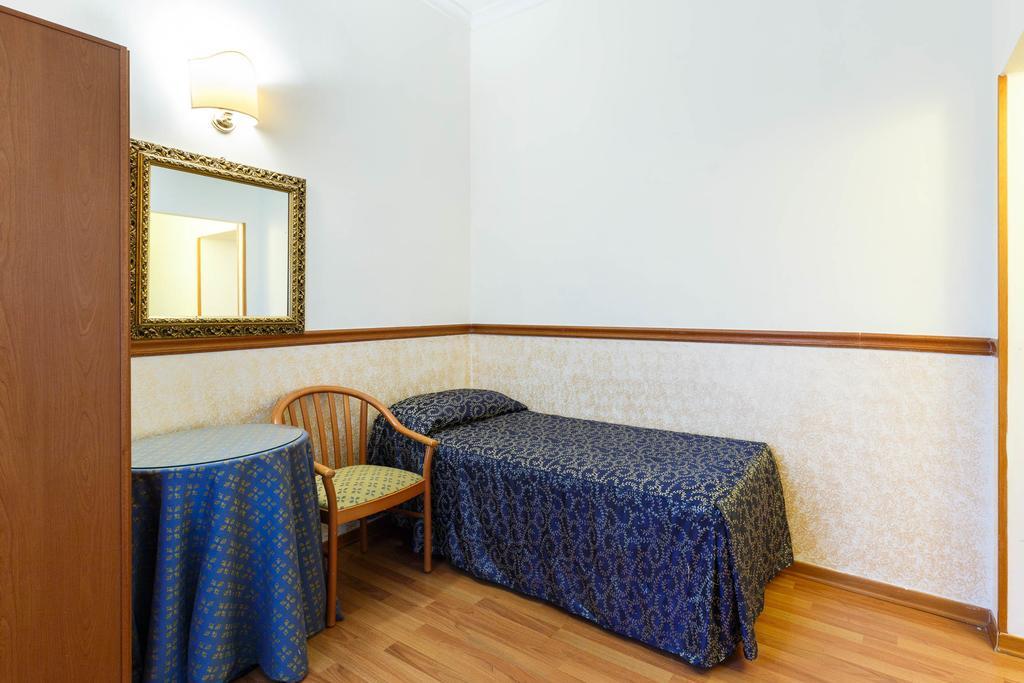 Hotel Paris Rome Bagian luar foto
