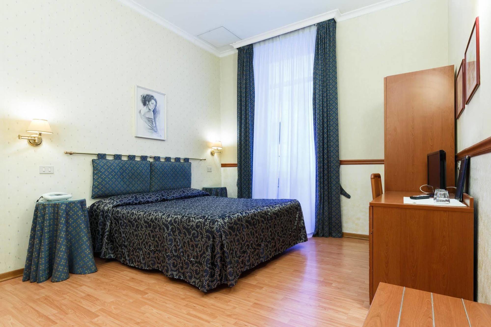 Hotel Paris Rome Bagian luar foto