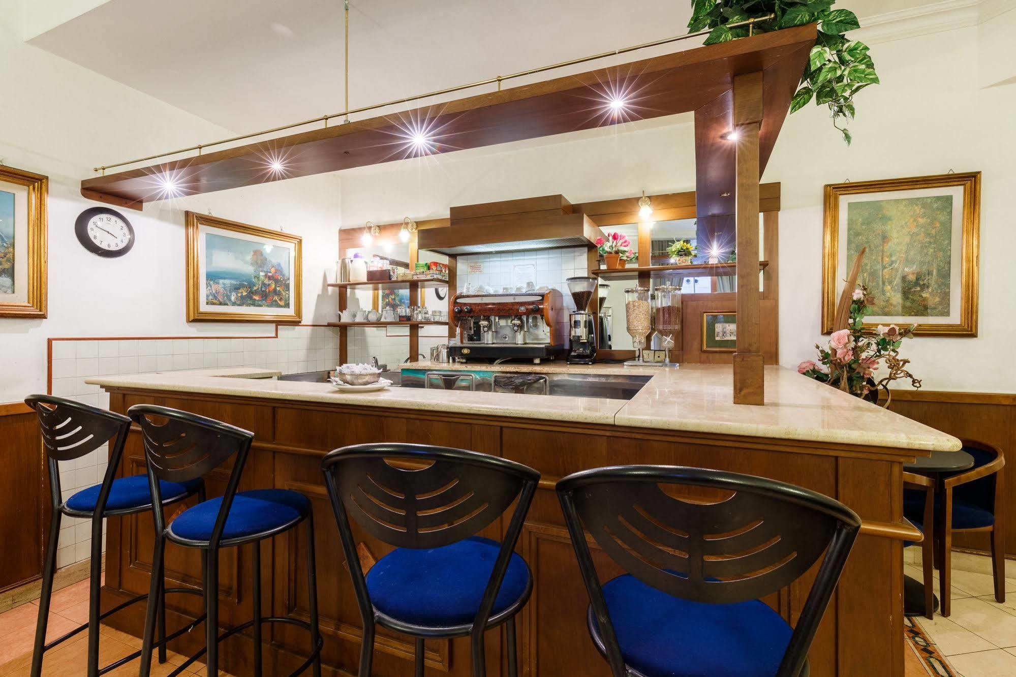 Hotel Paris Rome Bagian luar foto